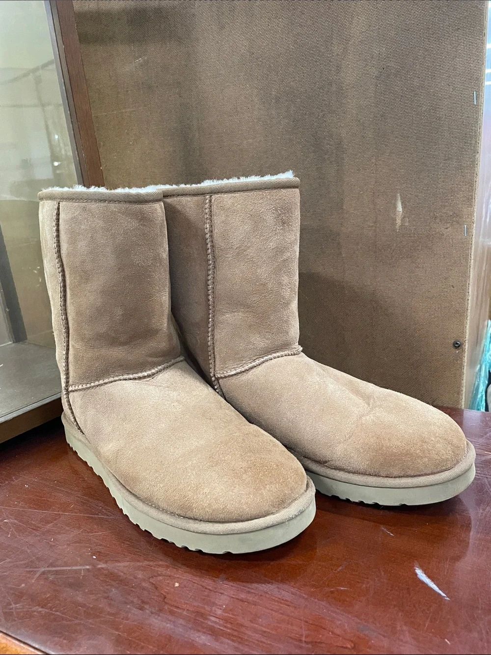 UGG Men's Classic Short Boot Size 11 Style 5800 Sheepskin Winter Boots